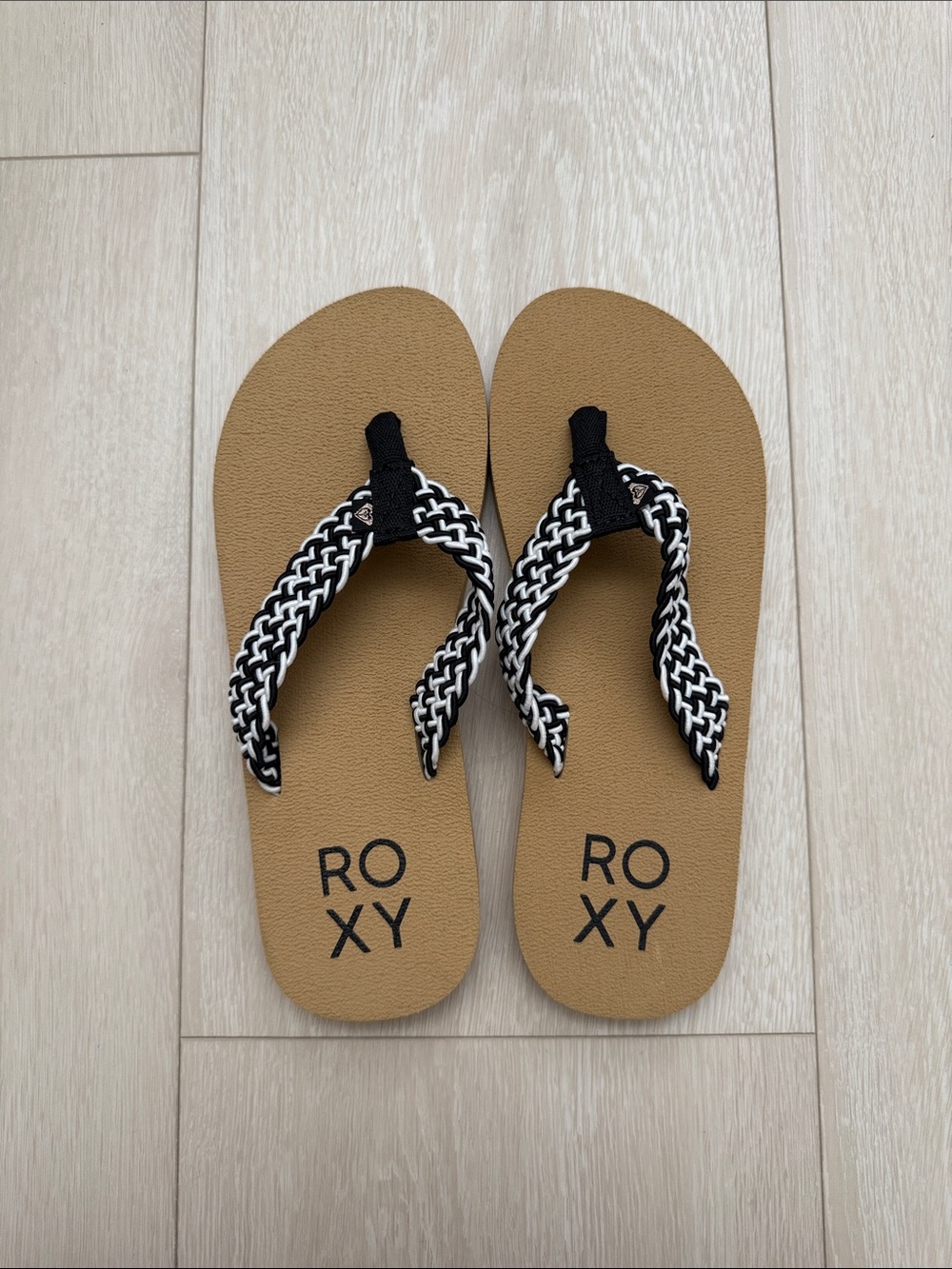 Roxy Braided Black and White Flip-Flop Sandals